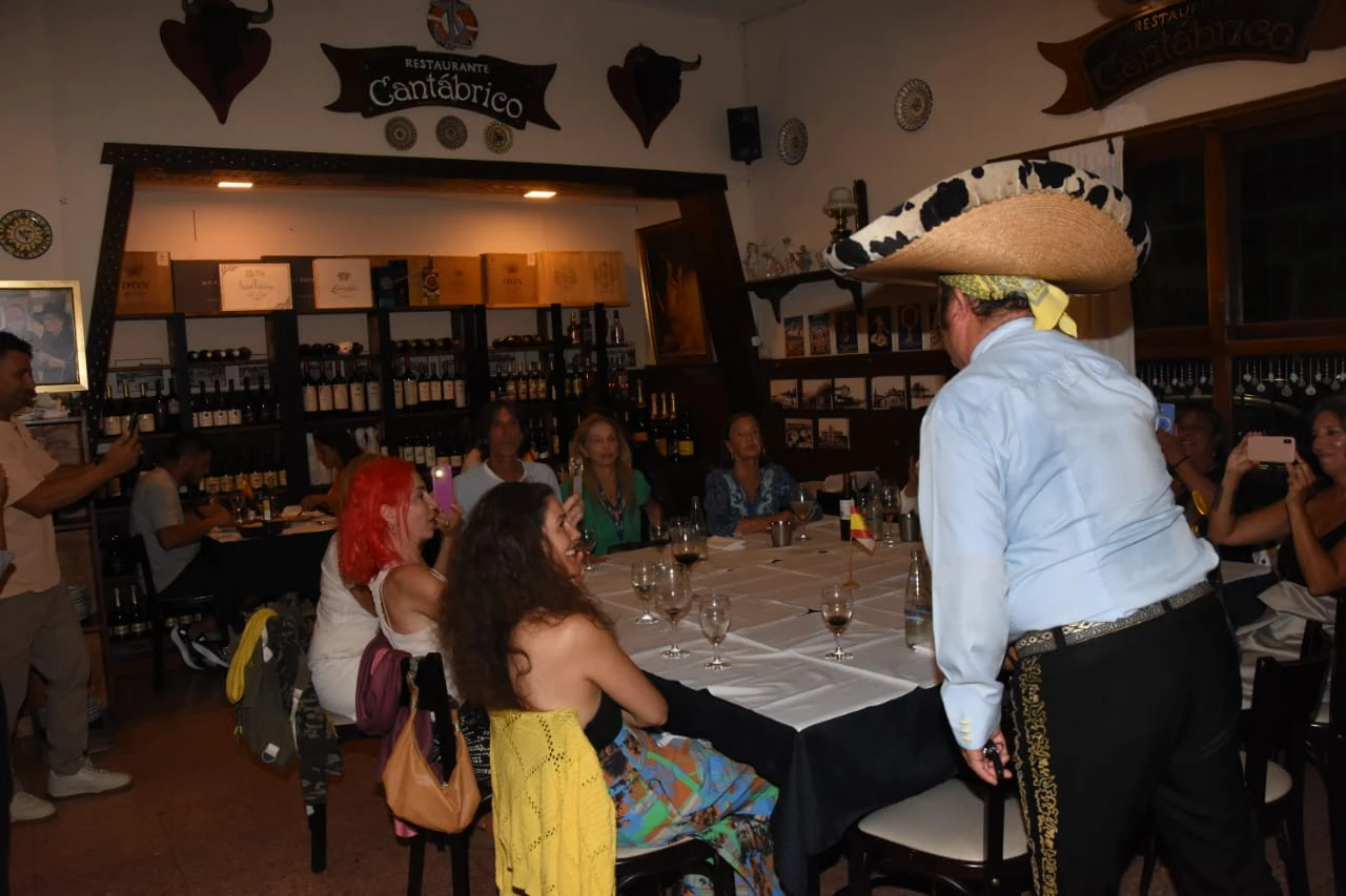 El festejo tuvo lugar en un restaurante y en un ambiente muy familiar. Fotos: RS Fotos.