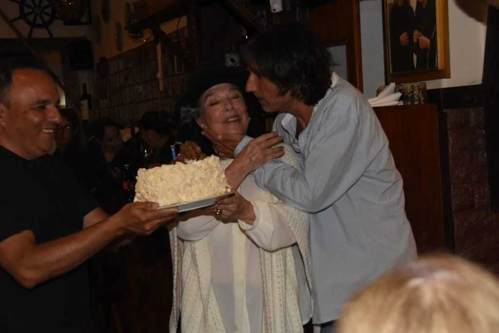 Juan Cruz y su madre, Graciela Borges, muy afectuosos. Fotos: RS Fotos.