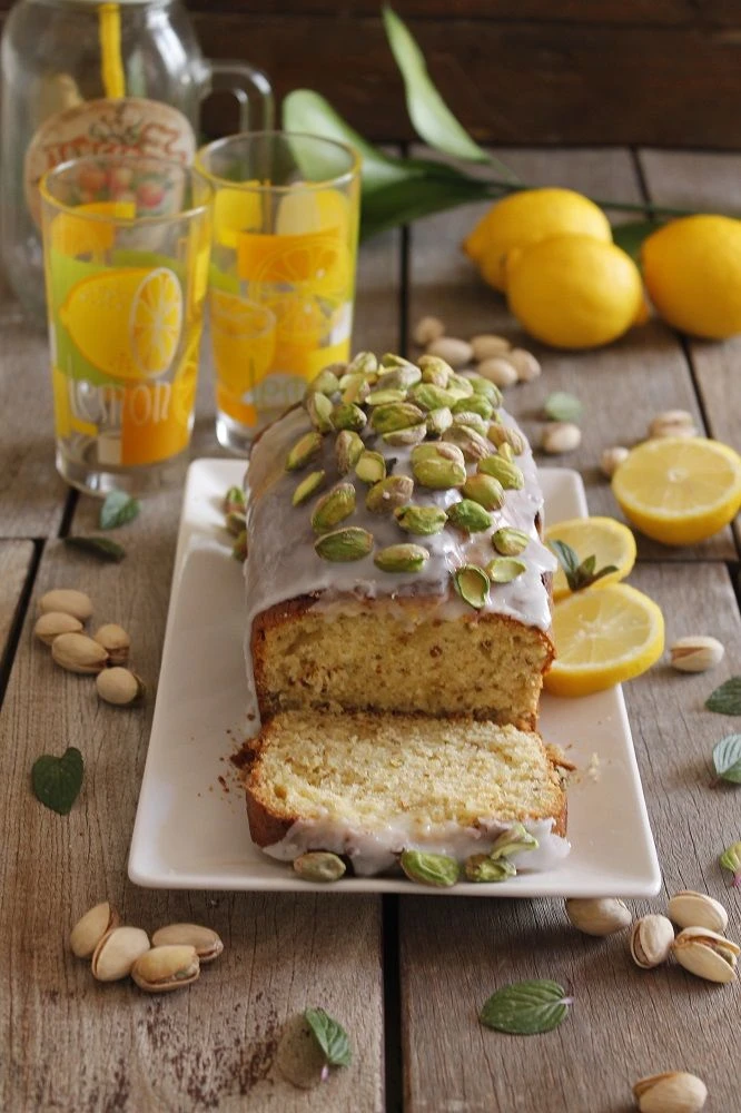 budín húmedo de limón y pistacho