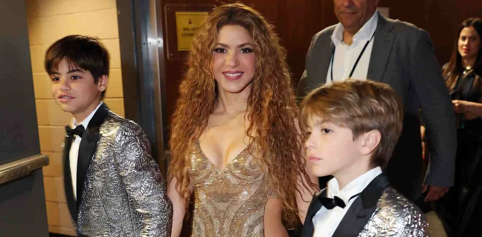 Así llegaba Shakira con sus hijos a los Grammy