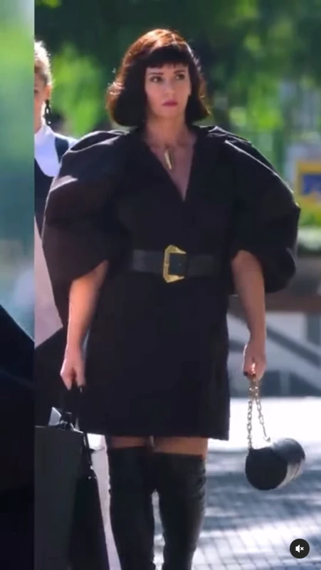 Griselda Siciliani en Envidiosa 2 con un diseño de Mena Moyano