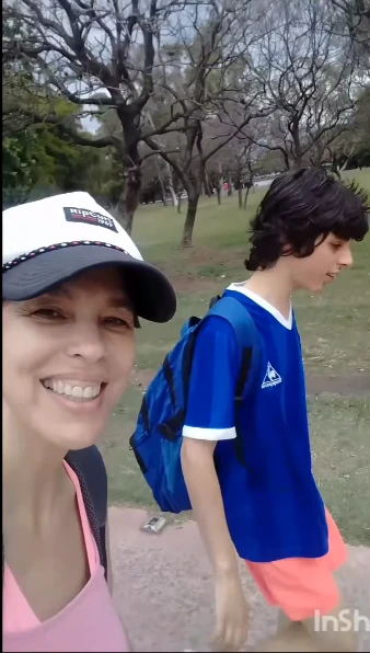 Valentina Bassi y su hijo, Lisandro, que ya tiene 16 años