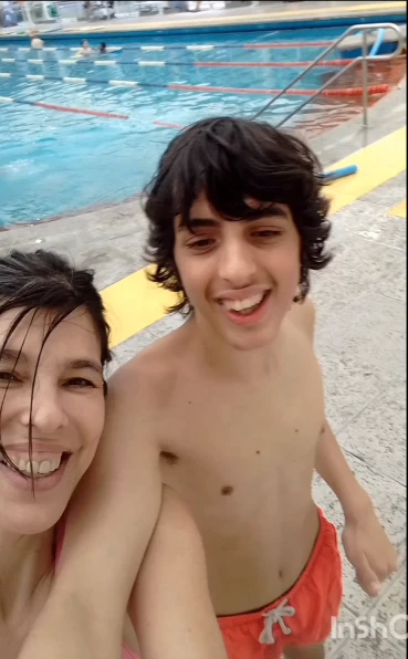 Valentina Bassi y su hijo, Lisandro, que ya tiene 16 años