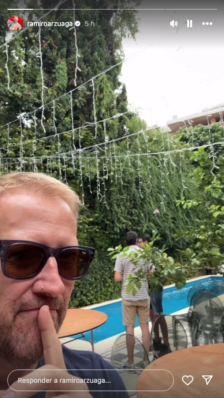 Así se trabajaba en el patio de la casa de Marcela Tinayre para la ambientación de la fiesta de Mirtha