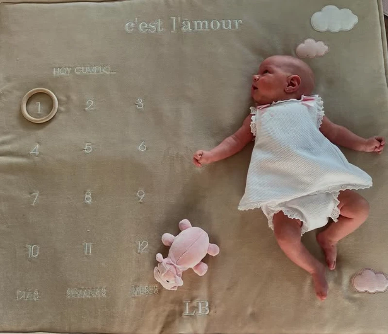 El día que cumplió un mes de vida Kahlo Milagro, Elina Costantini compartió esta foto