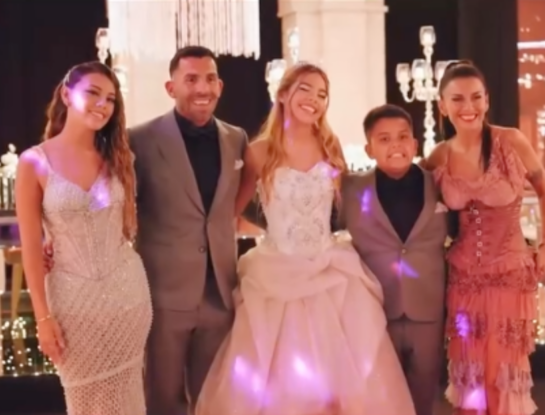 Así fue la lujosa fiesta de 15 de Katie, la hija de Carlitos Tévez y Vanesa Mansilla