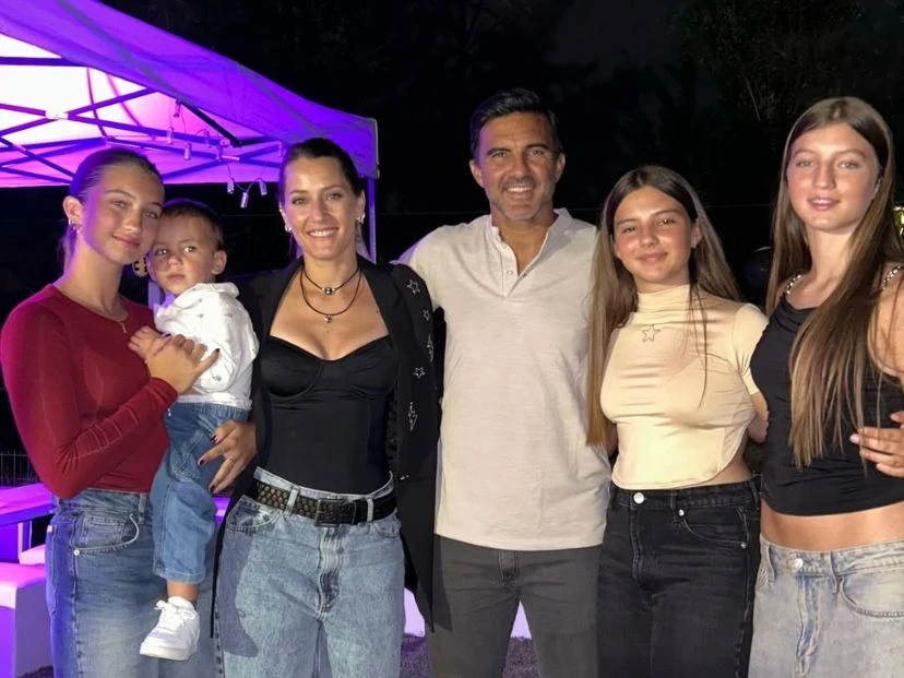 La tarde de juegos que disfrutaron Indiana, Allegra, Sienna y Luca Cubero durante el día de lluvia