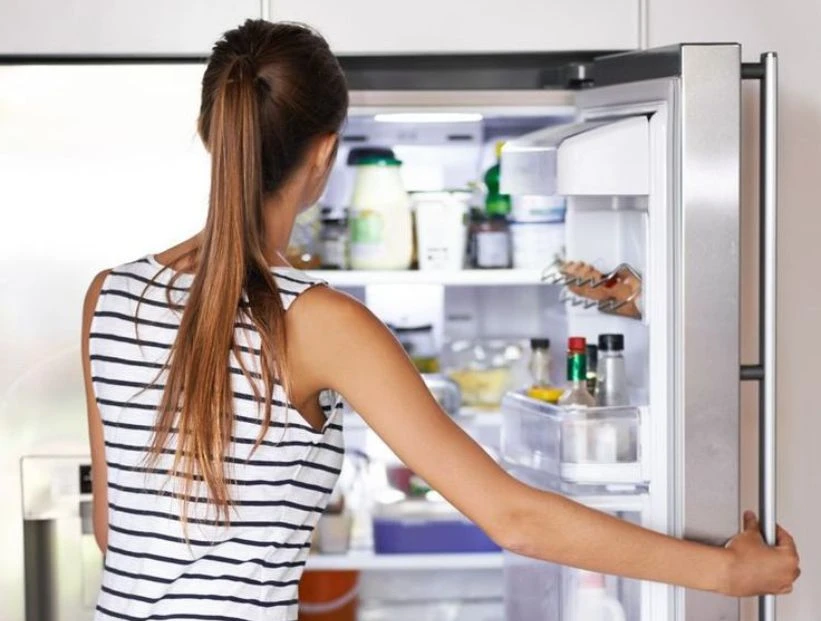 El truco casero para sacar el mal olor de la heladera en segundos