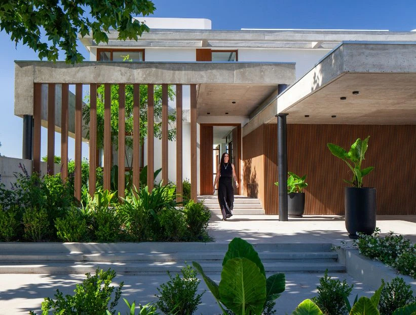 La Protegida: una casa moderna en las afueras de Luján