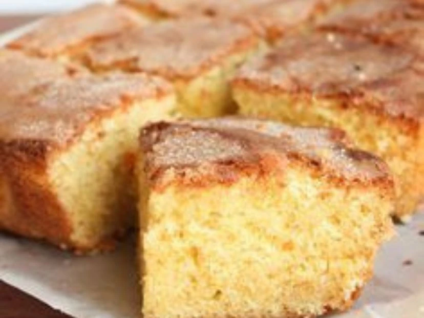 Torta de yogur: la receta que no lleva azúcar ni harina