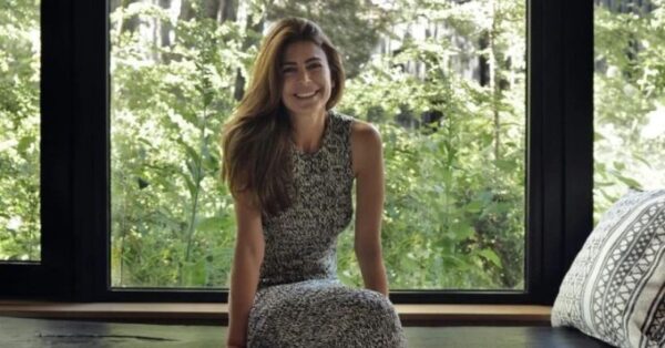 Juliana Awada eligió una silla de diseño argentino para su nueva campaña
