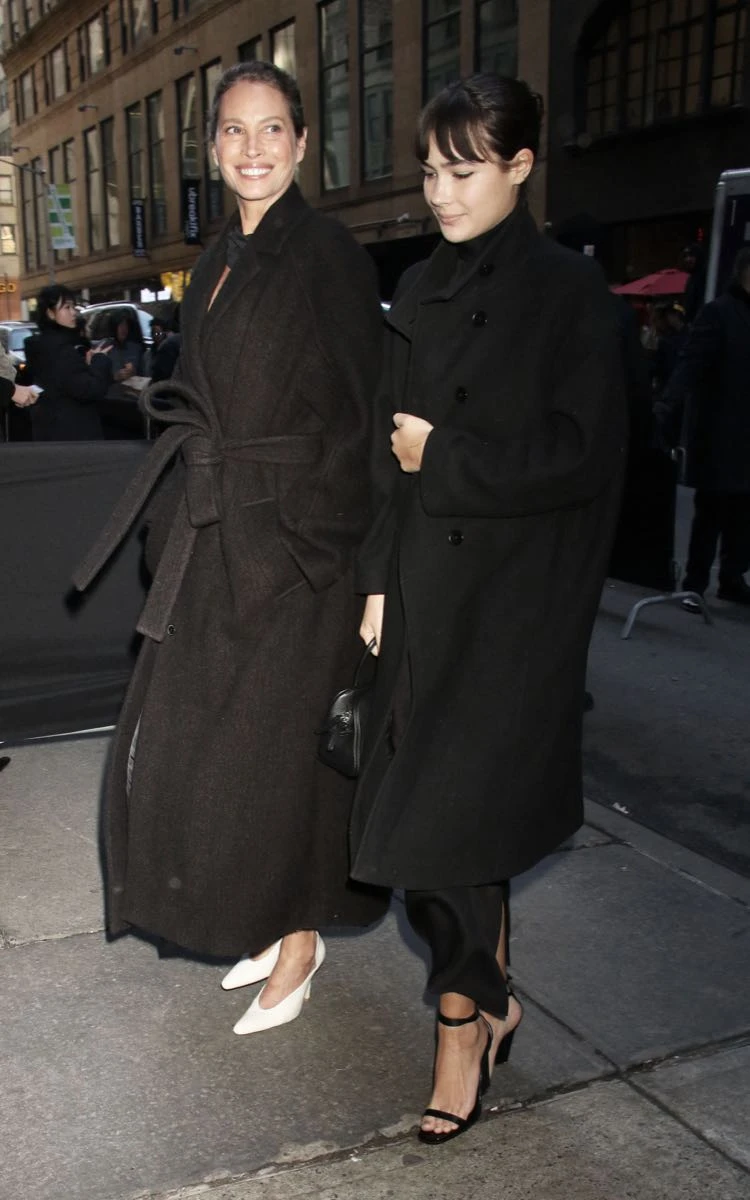 Christy Turlington y Grace Burns
