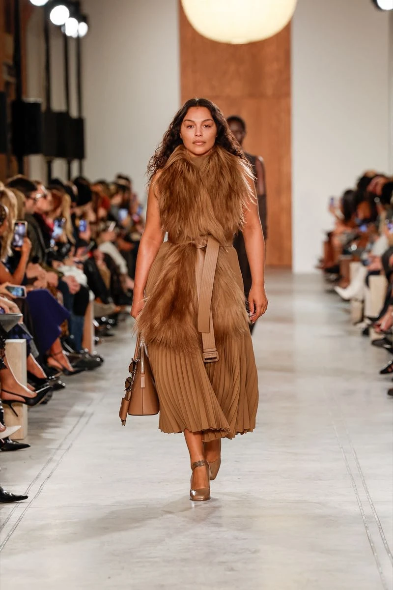 Desfile de la colección otoño invierno 2025 de Michael Kors en NYFW