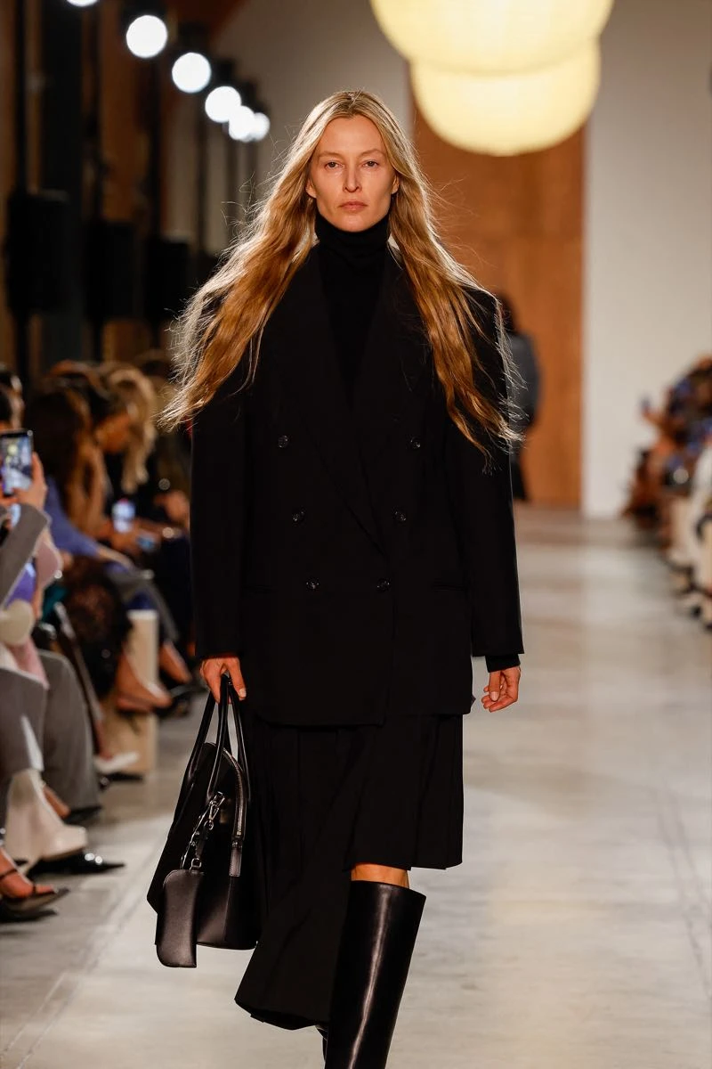 Desfile de la colección otoño invierno 2025 de Michael Kors en NYFW