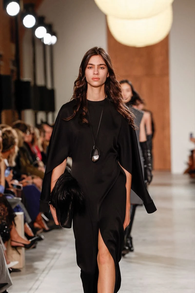 Desfile de la colección otoño invierno 2025 de Michael Kors en NYFW