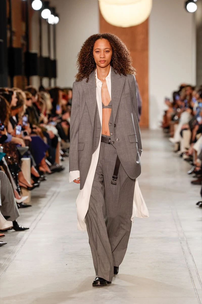 Desfile de la colección otoño invierno 2025 de Michael Kors en NYFW
