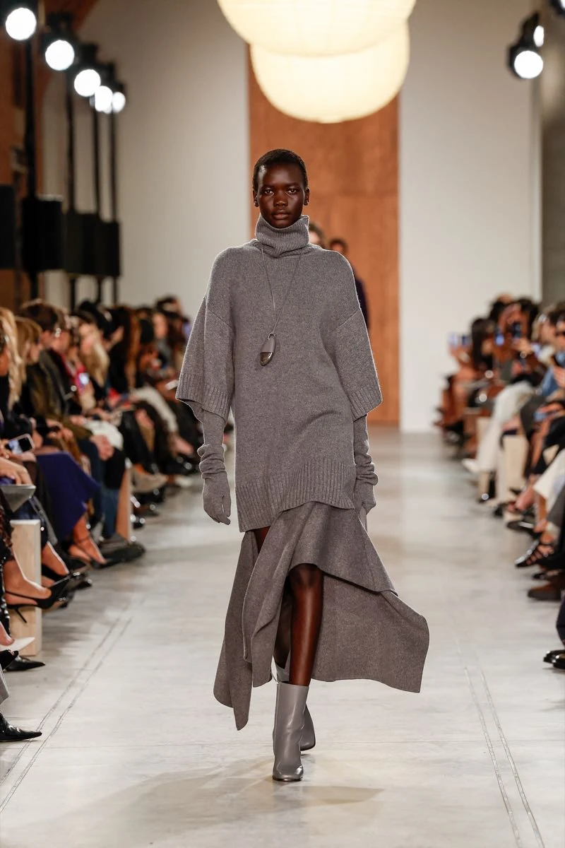 Desfile de la colección otoño invierno 2025 de Michael Kors en NYFW