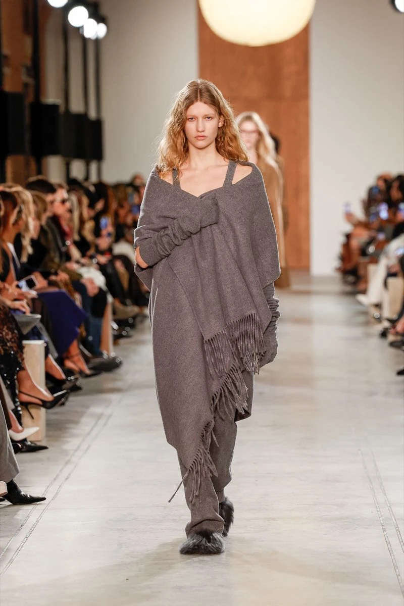 Desfile de la colección otoño invierno 2025 de Michael Kors en NYFW