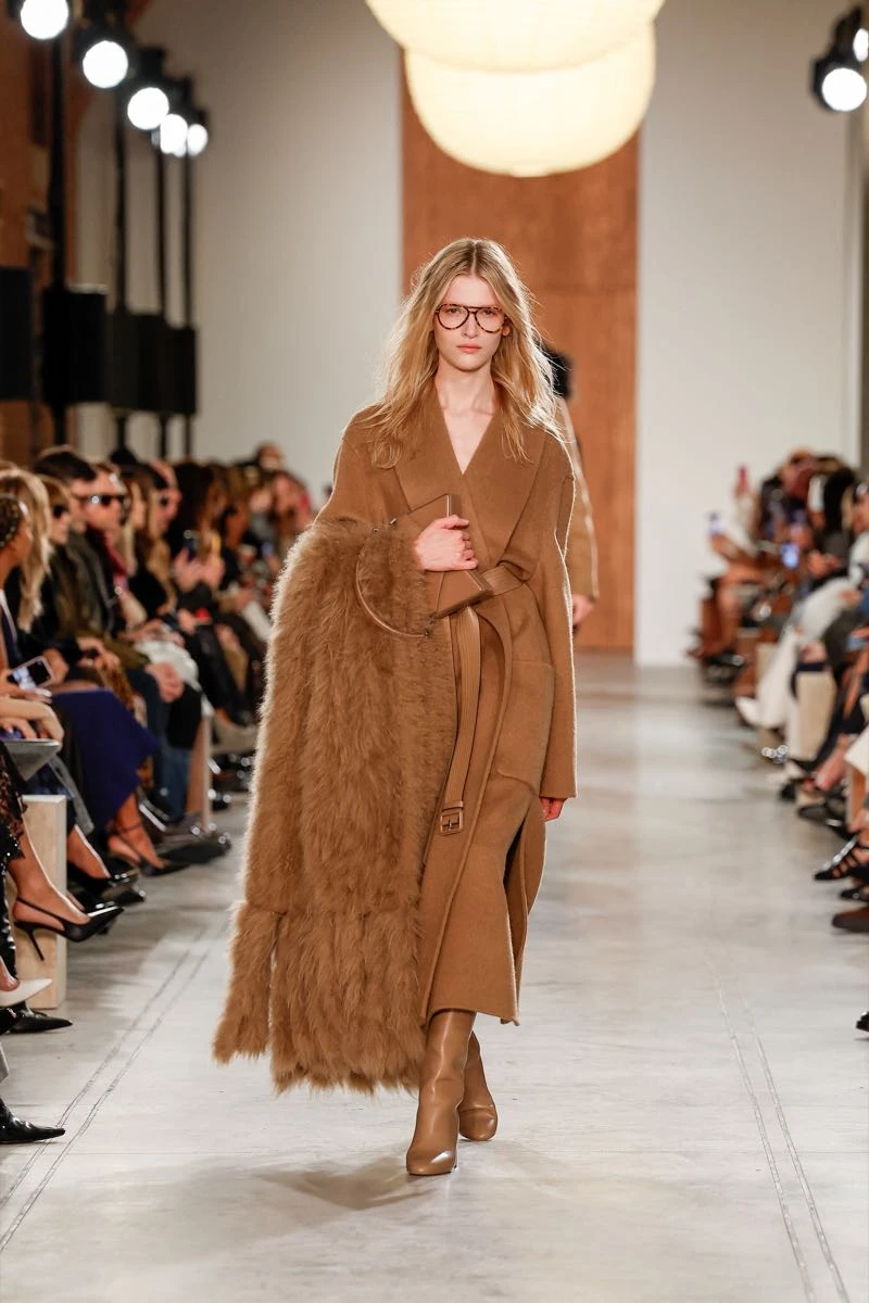 Desfile de la colección otoño invierno 2025 de Michael Kors en NYFW