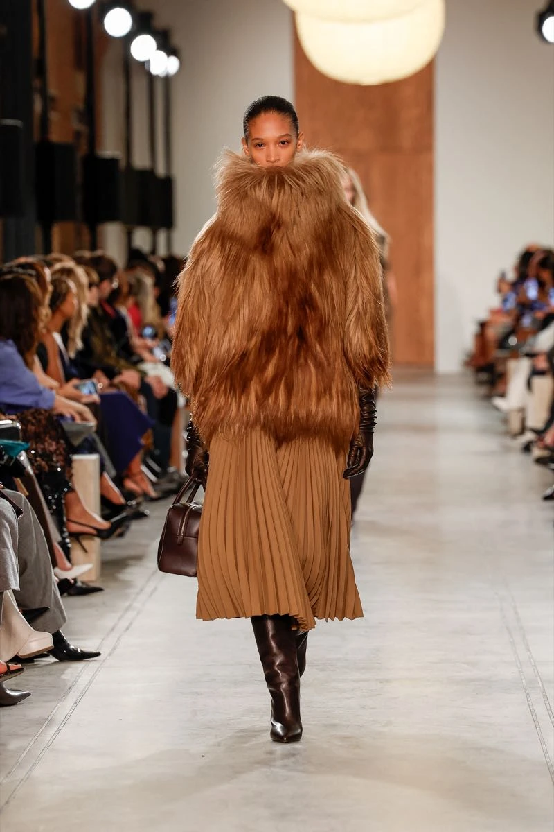 Desfile de la colección otoño invierno 2025 de Michael Kors en NYFW