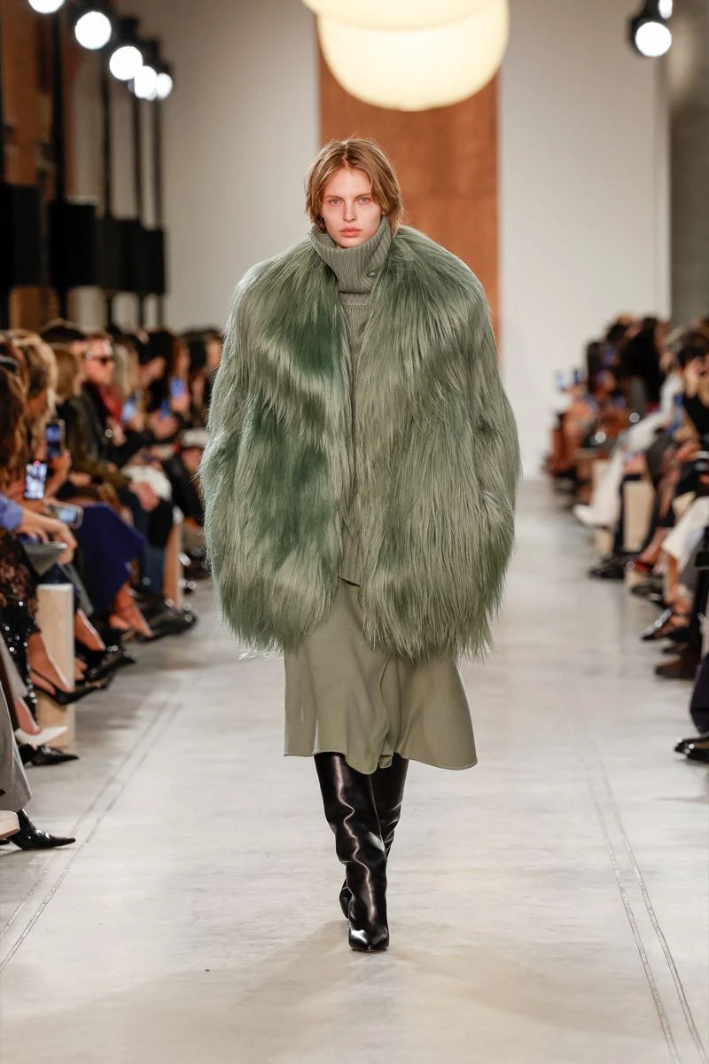 Desfile de la colección otoño invierno 2025 de Michael Kors en NYFW