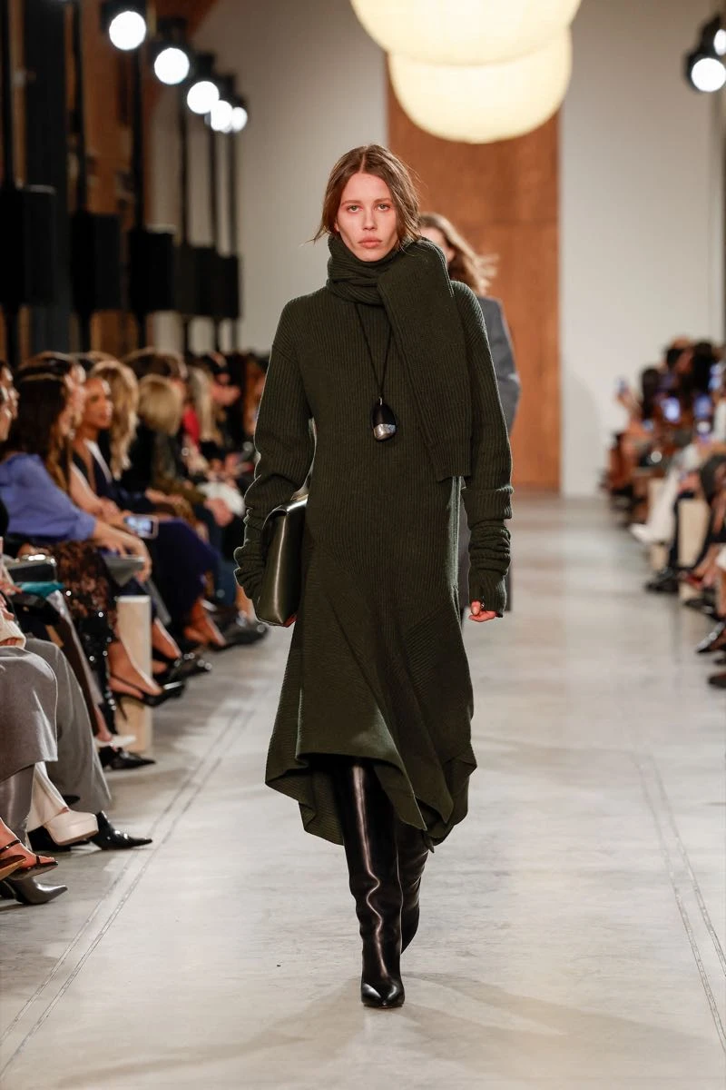 Desfile de la colección otoño invierno 2025 de Michael Kors en NYFW