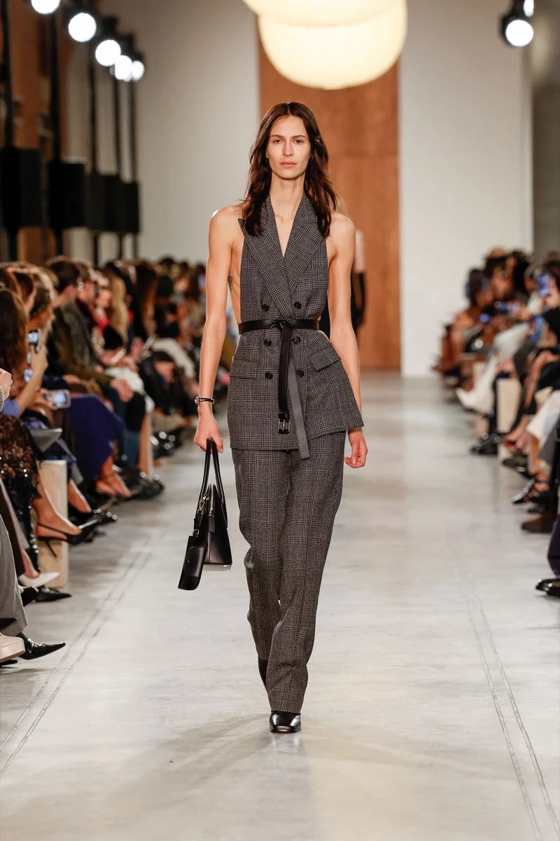 Desfile de la colección otoño invierno 2025 de Michael Kors en NYFW