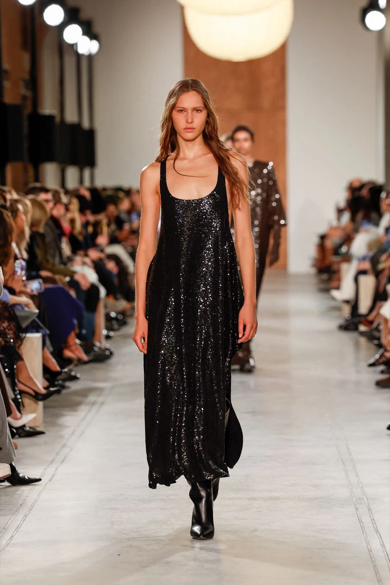 Desfile de la colección otoño invierno 2025 de Michael Kors en NYFW