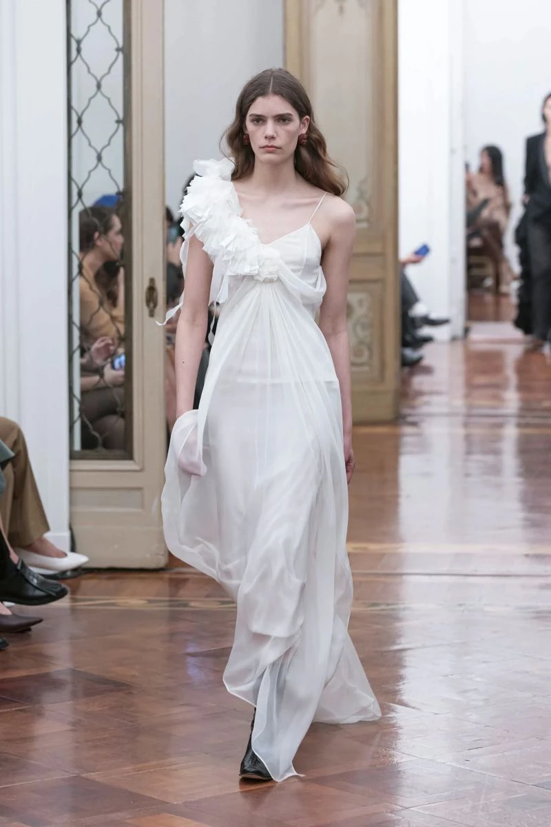 Desfile Alberta Ferretti otoño invierno 2025