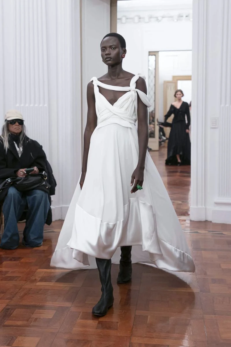 Desfile Alberta Ferretti otoño invierno 2025