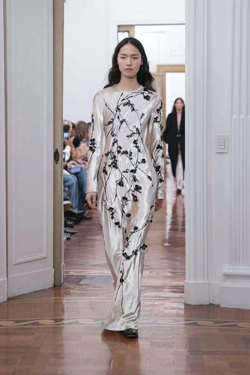 Desfile Alberta Ferretti otoño invierno 2025