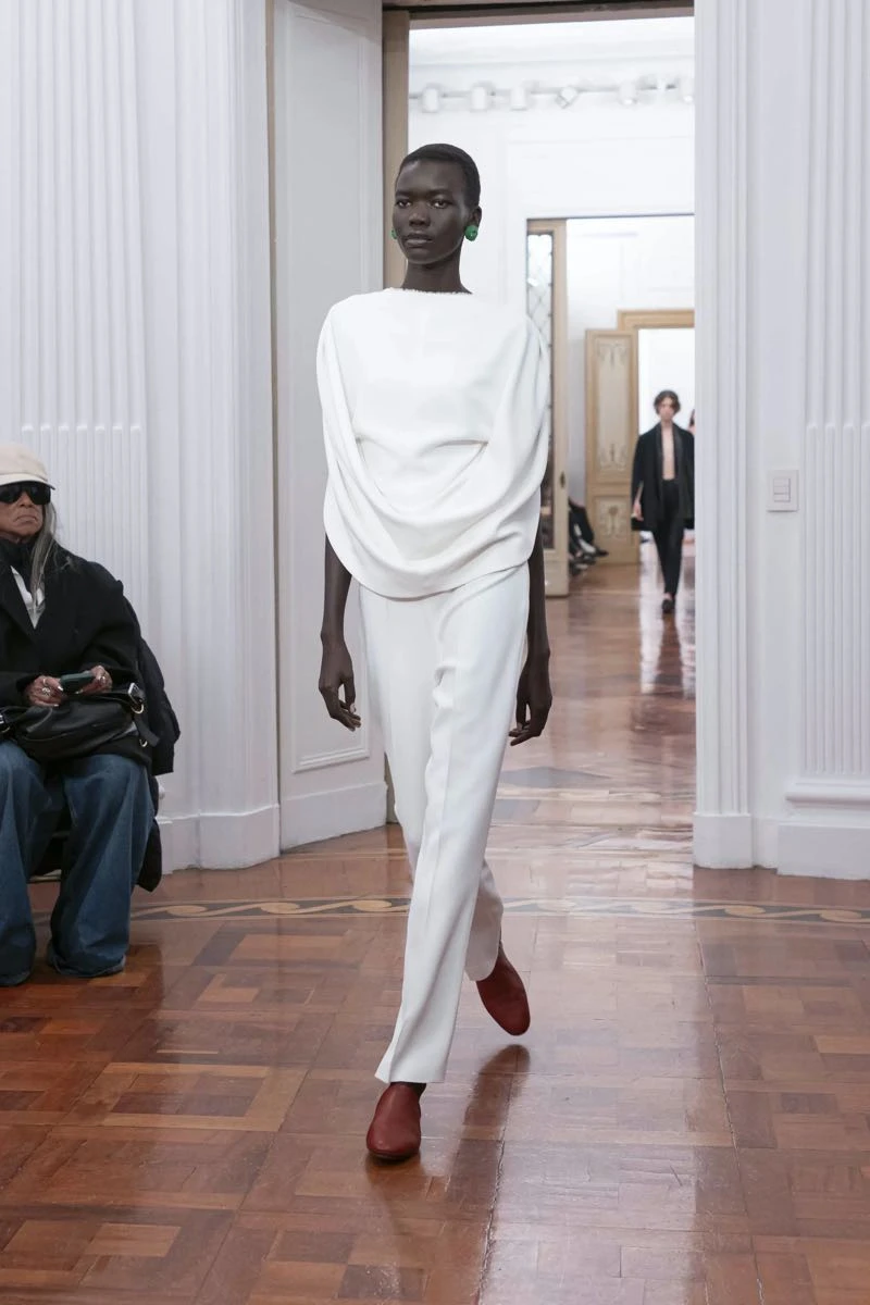 Desfile Alberta Ferretti otoño invierno 2025