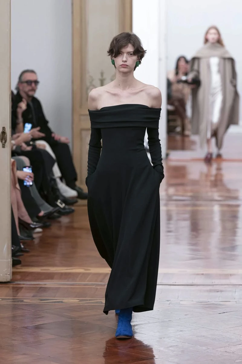 Desfile Alberta Ferretti otoño invierno 2025