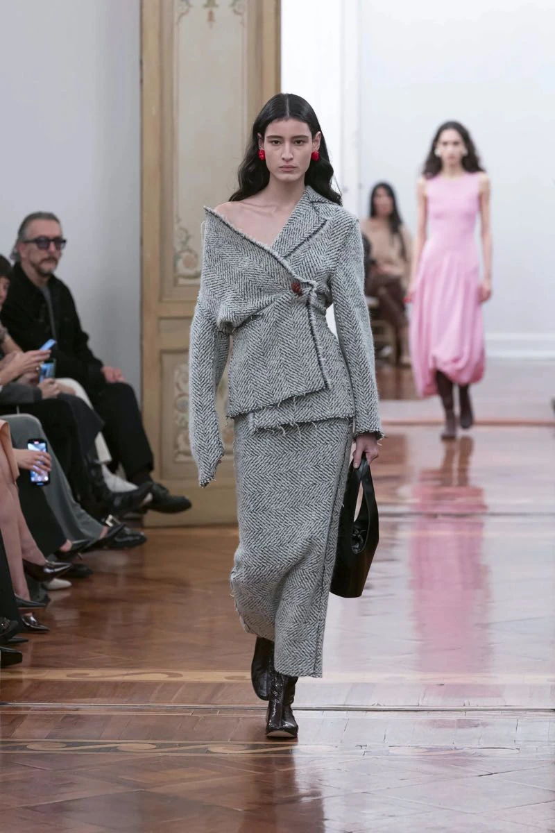 Desfile Alberta Ferretti otoño invierno 2025