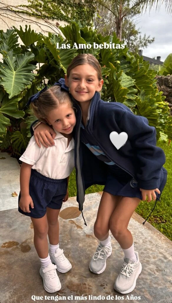 Así fue el primer día de clase de Mila y Cala, las hijas de Mery del Cerro