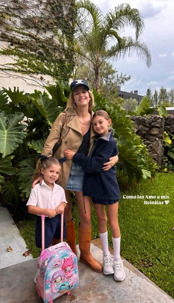 Así fue el primer día de clase de Mila y Cala, las hijas de Mery del Cerro