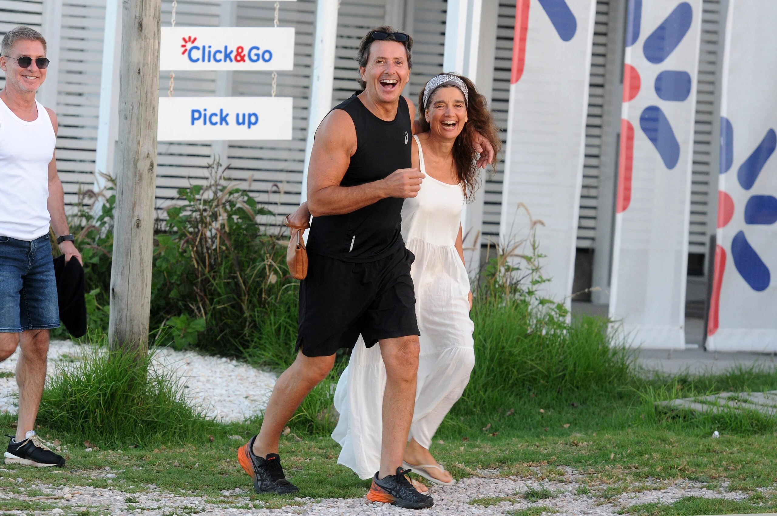 Gustavo Bermúdez y Verónica Varano en Punta del Este con Adrián Suar. Foto: M Rodriguez/RSFOTOS