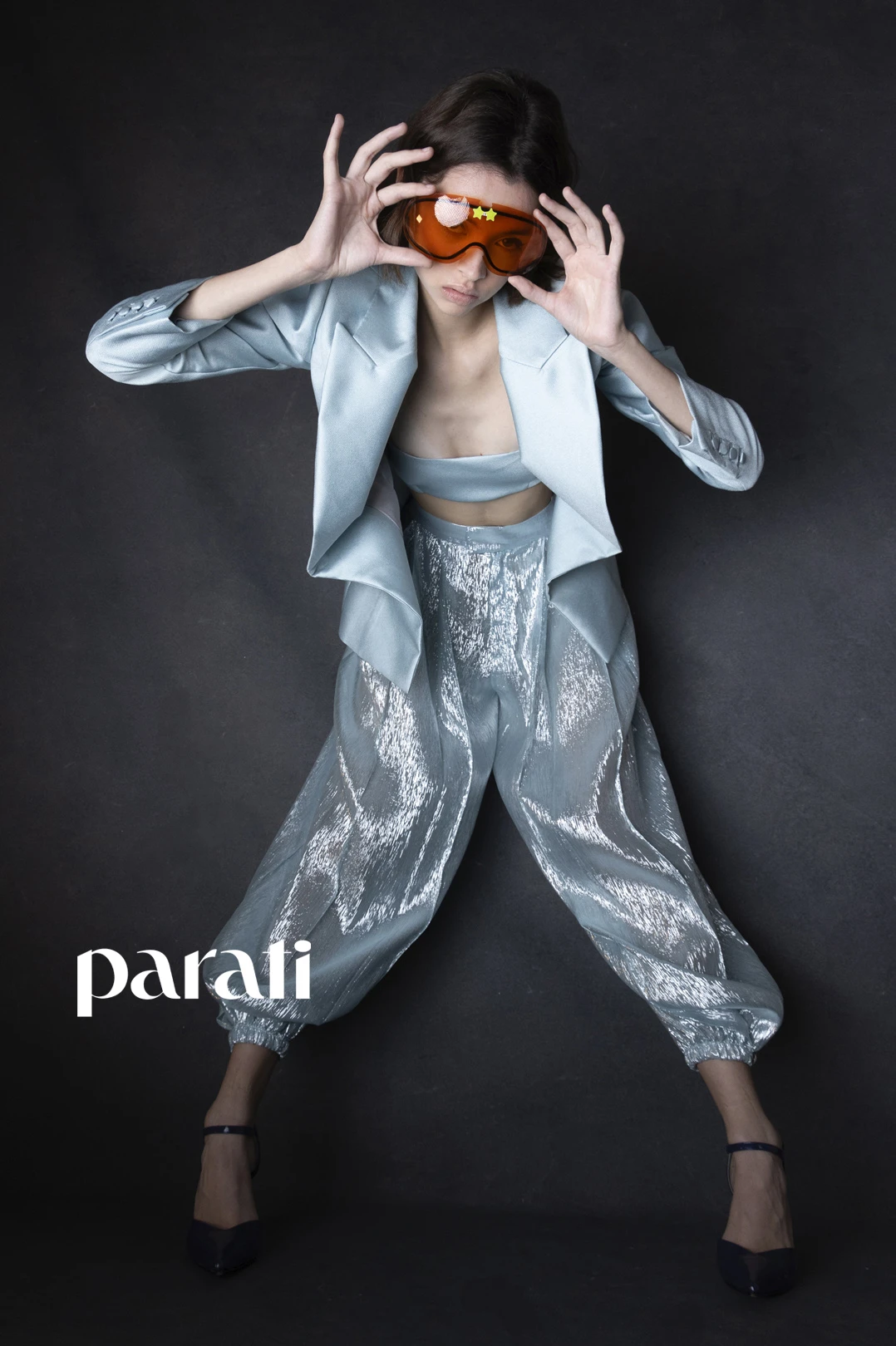 Saco y bandeau de piqué de seda y babucha de lurex metalizado @fabianzittaofficial Escarpines en punta de cuero @claudebenardshoes