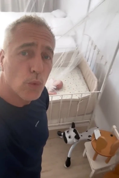 Marley mostró los detalles de la habitación de Milenka con un guiño a Mirko, su hermano