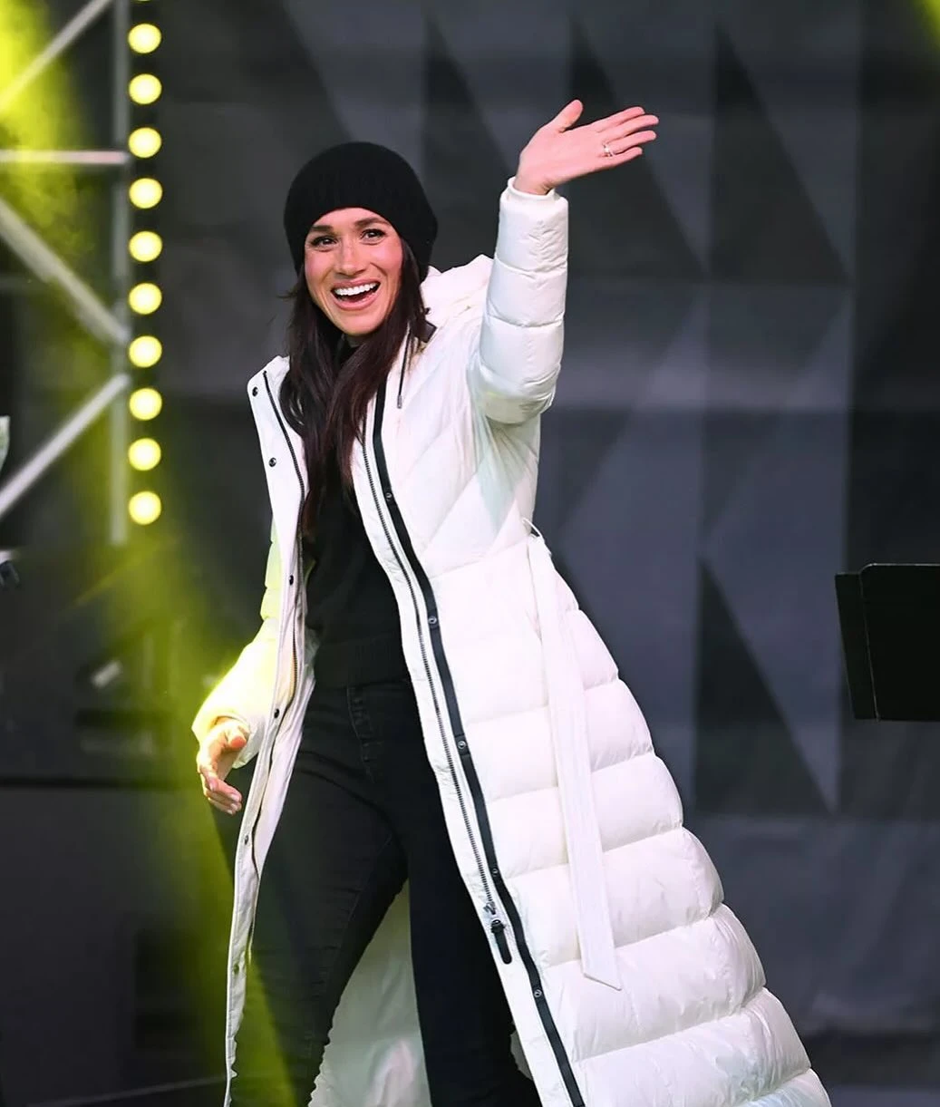 Meghan Markle lució el abrigo tendencia del invierno 2025