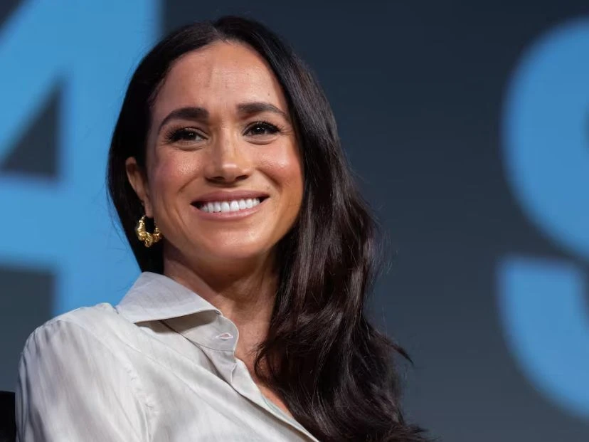 La duquesa de Sussex sorprendió al hacer un guiño a la madre de Harry y William, recordando uno de los outfits de la princesa.