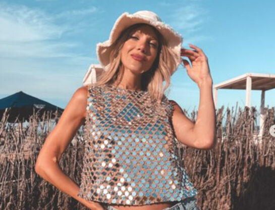 Cande Ruggeri impactó en Jamaica con su look de tendencia