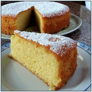 Torta de yogur: la receta que no lleva azúcar ni harina