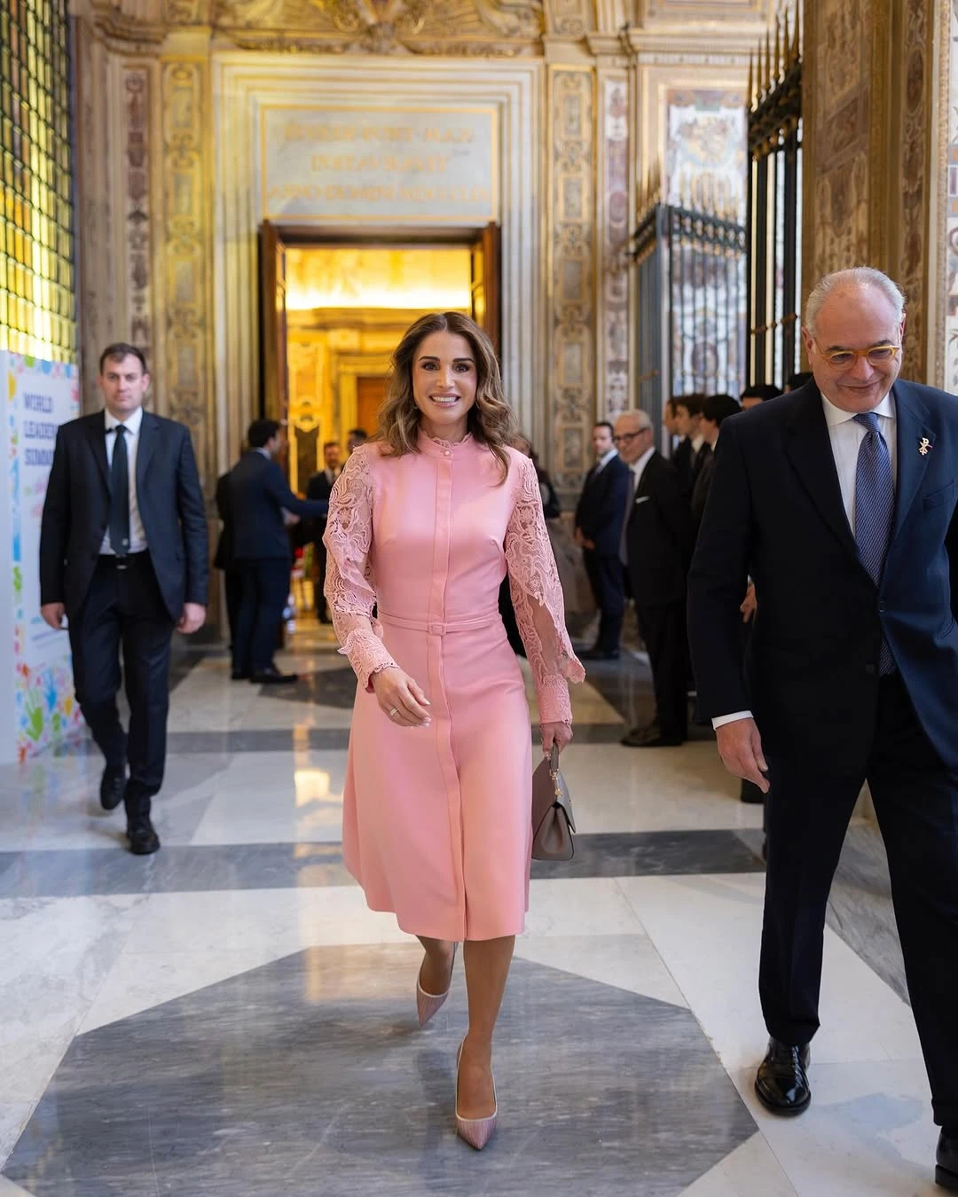 La royal cautivó con un vestido de Oscar de la Renta. Fotos: IG. 