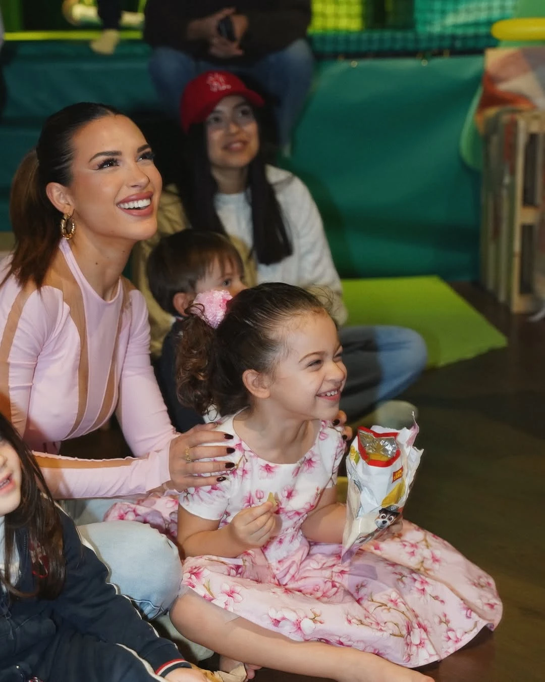 Agus Gandolfo y su hija Nina. Fotos: IG.