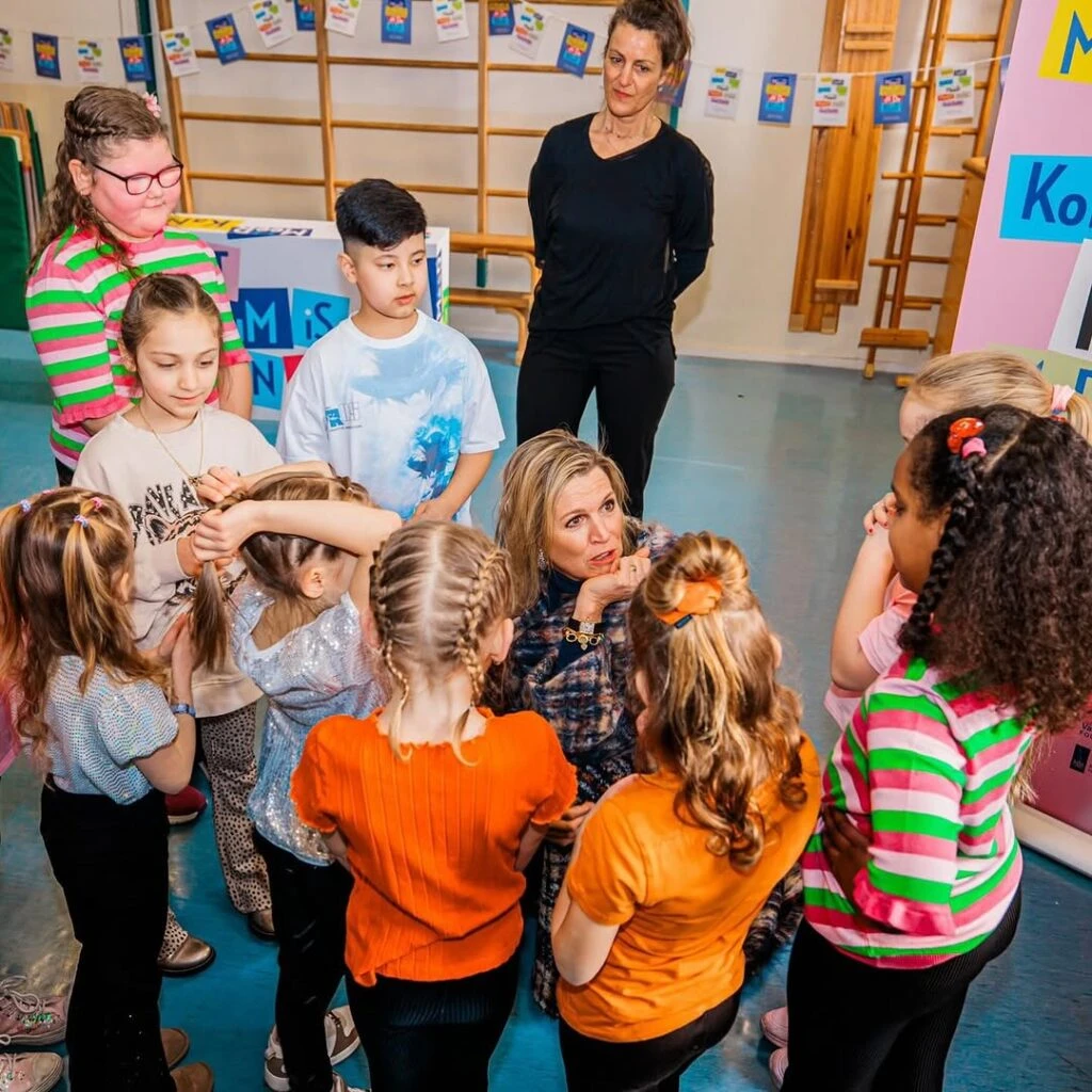 Máxima sorprendió con un look total escocés