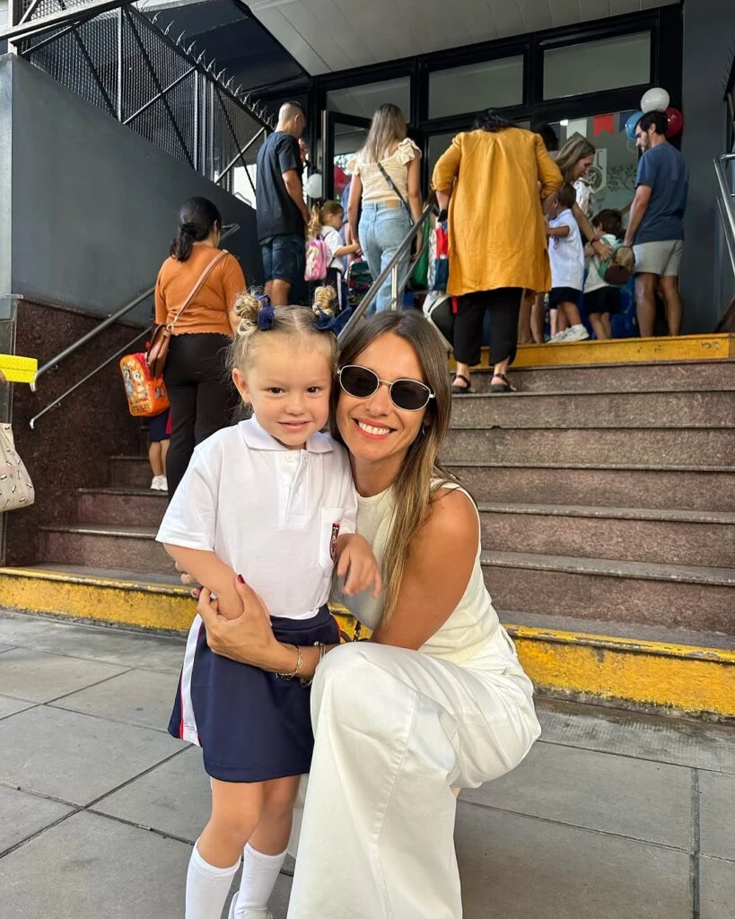 Las fotos de Ana García Moritán en su primer día de clase. Foto: IG.