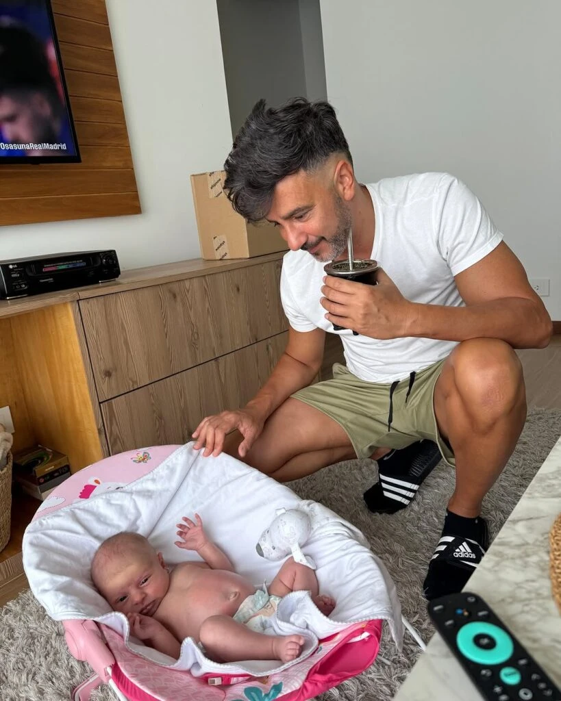 Las fotos de Amanda, la hija de Fede Hoppe y Maca Rinaldi, a un mes de su nacimiento. Foto: IG