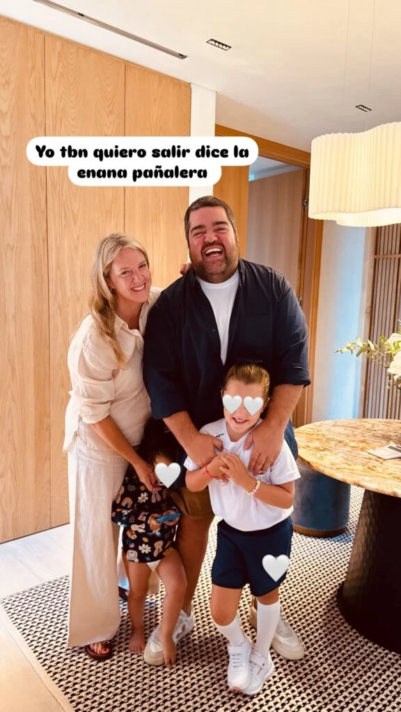 Darío Barassi y su familia en el primer día de clases de Emilia