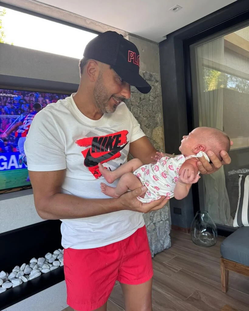 Las fotos de Amanda, la hija de Fede Hoppe y Maca Rinaldi, a un mes de su nacimiento. Foto: IG